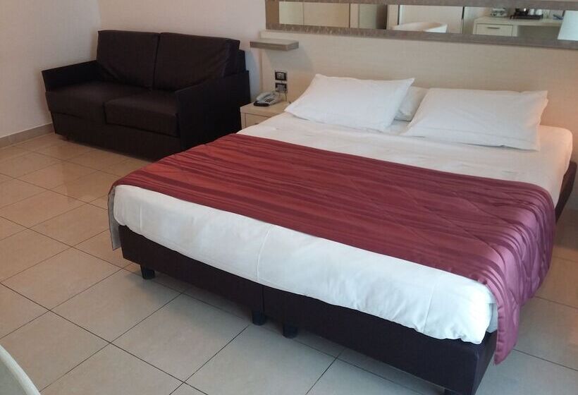 اتاق سوپریور با چشم‌انداز جانبی دریا, Mercure Hotel Rimini Artis