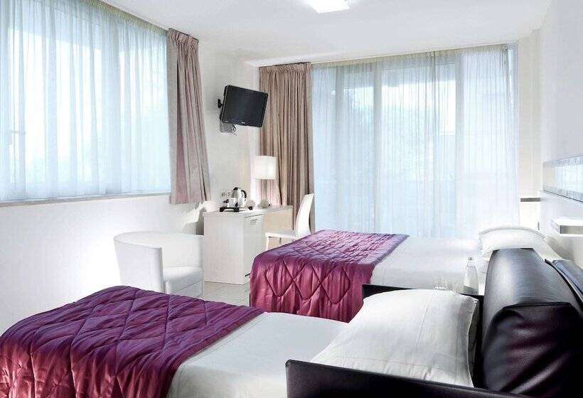 اتاق سوپریور با چشم‌انداز جانبی دریا, Mercure Hotel Rimini Artis