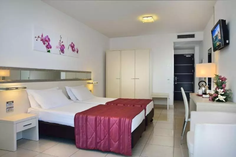 اتاق سوپریور با چشم‌انداز جانبی دریا, Mercure Hotel Rimini Artis
