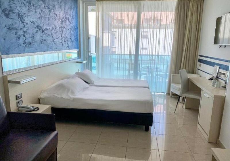 اتاق سوپریور با چشم‌انداز جانبی دریا, Mercure Hotel Rimini Artis