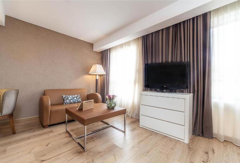 Полулюкс, Montaigne & Spa