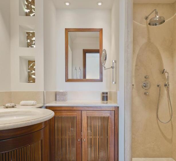 חדר קלאסי עם נוף לבריכה, Airelles Pan Dei Palais