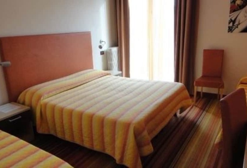 Трехместный Номер Стандарт с Балконом, Suisse