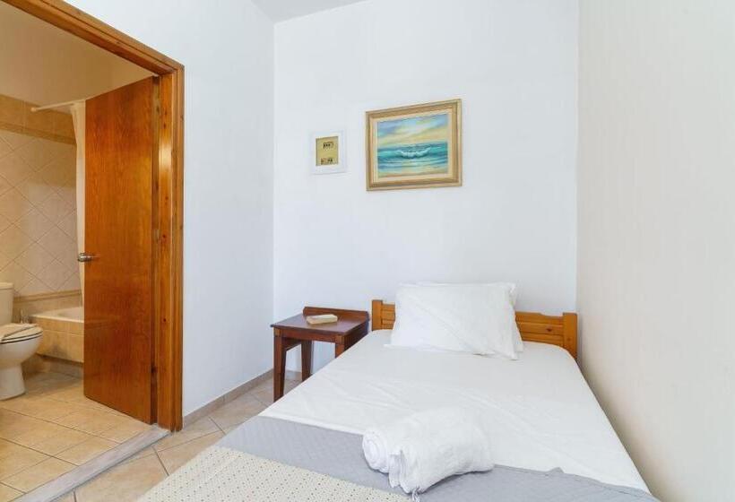 شقة عائلية مطلة على البحر, Sunrise Suites & Apartments