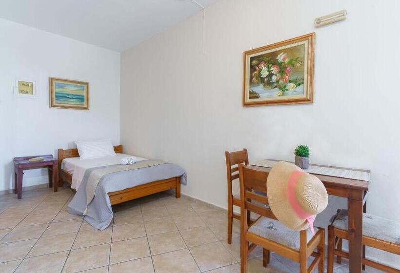 Family flat with sea view, Sunrise Suites & Apartments