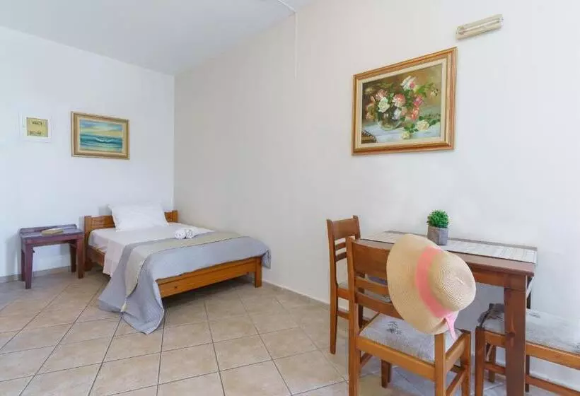 Family flat with sea view, Sunrise Suites & Apartments