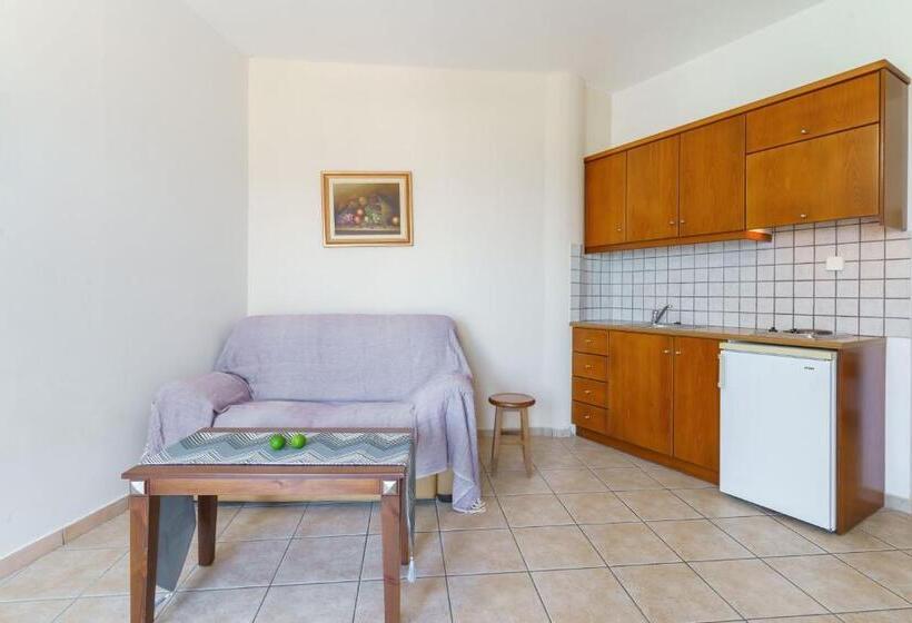 Family flat with sea view, Sunrise Suites & Apartments