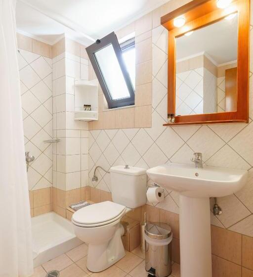 غرفة قياسية إطلالة جانبية علي البحر, Sunrise Suites & Apartments