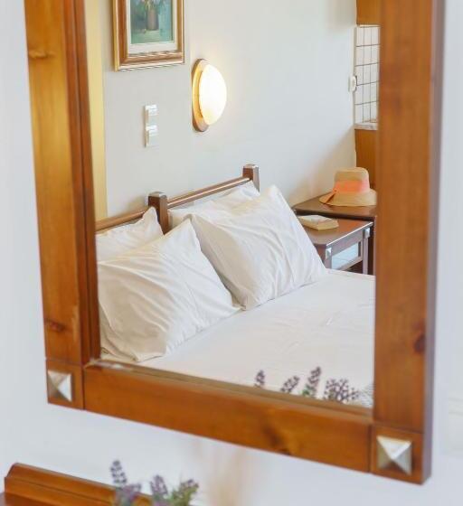 غرفة قياسية إطلالة جانبية علي البحر, Sunrise Suites & Apartments