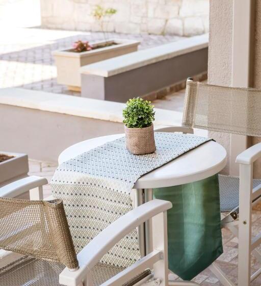 استوديو كمفورت مطل على البحر, Sunrise Suites & Apartments