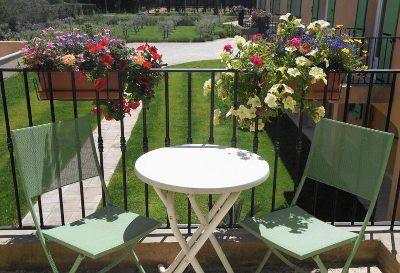 Comfort room with balcony, Terriciae Maussane