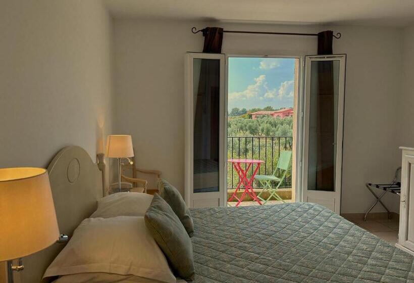 Comfort room with balcony, Terriciae Maussane