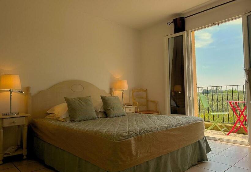 Comfort room with balcony, Terriciae Maussane