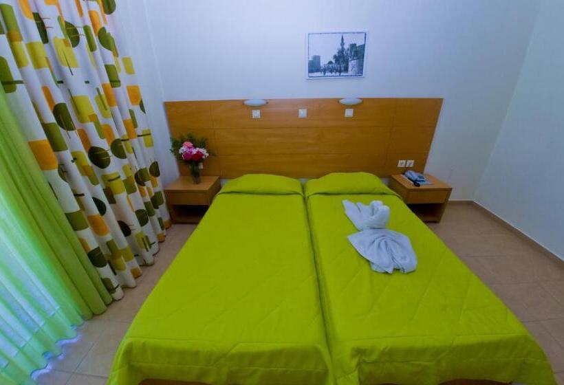 اتاق استاندارد با چشمانداز استخر, Tigaki S Star