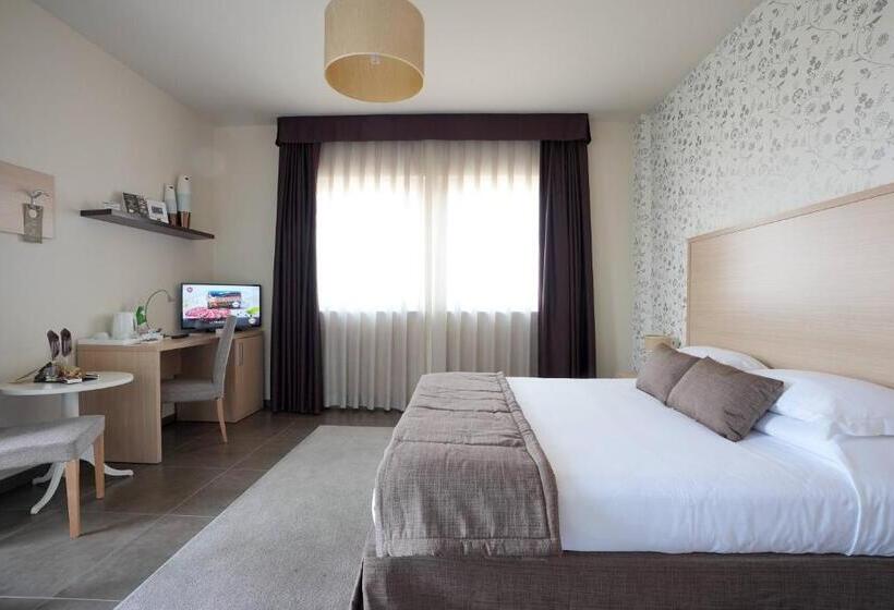 Люкс с Бассейном, Torre Del Sud