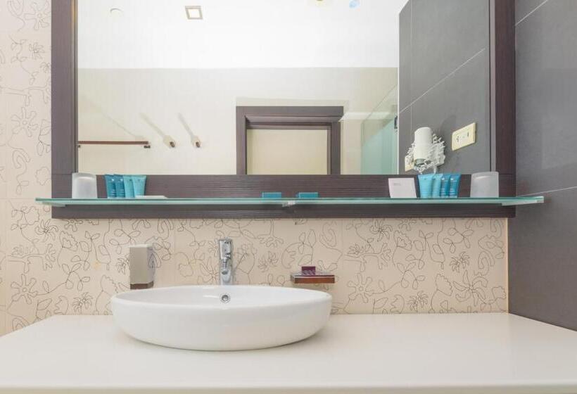 اتاق استاندارد با تخت بزرگ, Grand Novi Vinodolski Resort