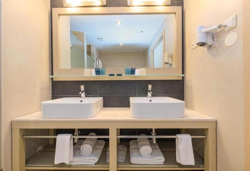 Полулюкс, Grand Novi Vinodolski Resort