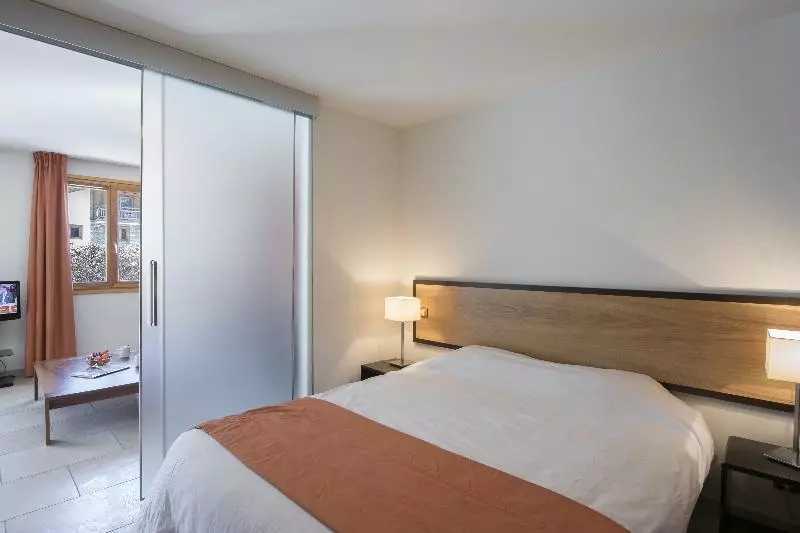 スタンダードスタジオ, Residence Nemea L Adret