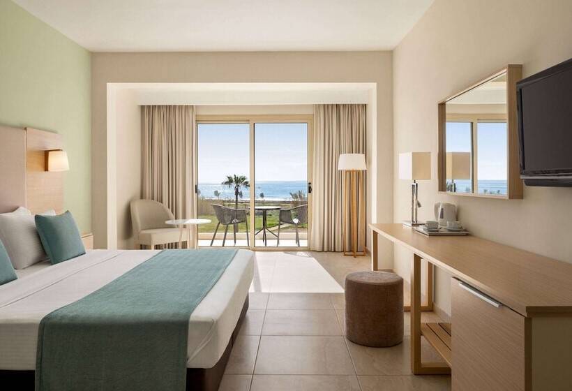 Номер Классический Вид на Бассейн, Ramada Hotel & Suites By Wyndham Ayia Napa