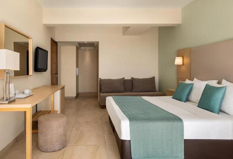 Номер Классика Кровать Кинг, Ramada Hotel & Suites By Wyndham Ayia Napa