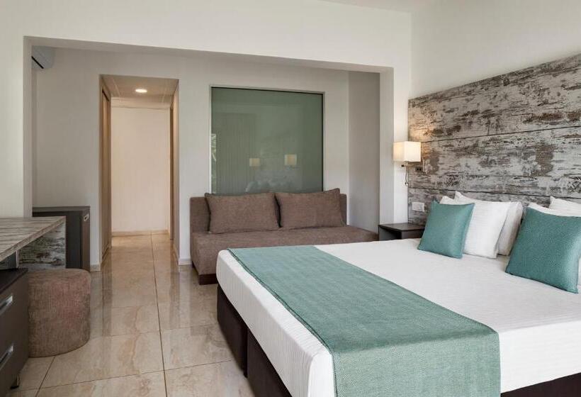 Классический Номер Двуспальная Кровать Вид на Море, Ramada Hotel & Suites By Wyndham Ayia Napa
