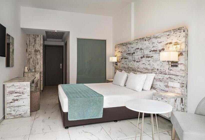 Номер Deluxe Кровать Кинг, Ramada Hotel & Suites By Wyndham Ayia Napa