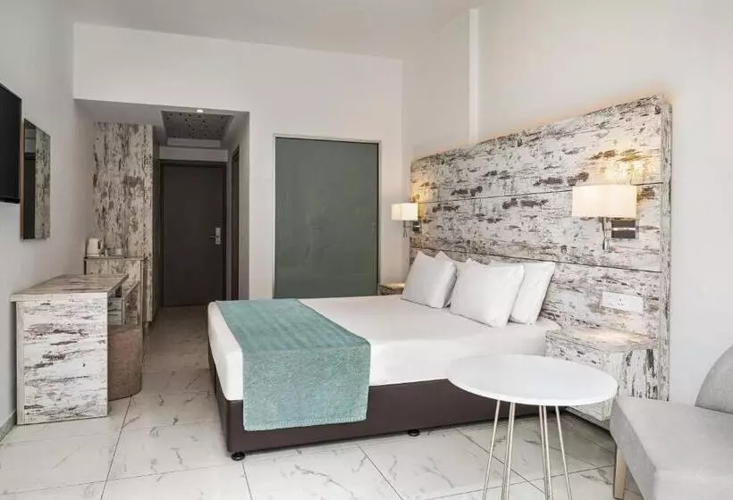 اتاق لوکس با تخت بزرگ, Ramada Hotel & Suites By Wyndham Ayia Napa