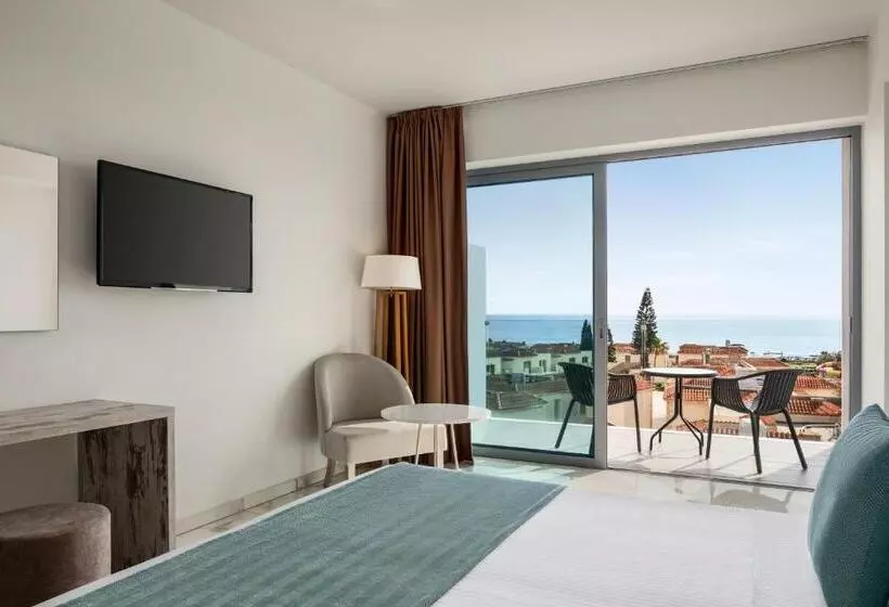 اتاق لوکس با تخت بزرگ, Ramada Hotel & Suites By Wyndham Ayia Napa