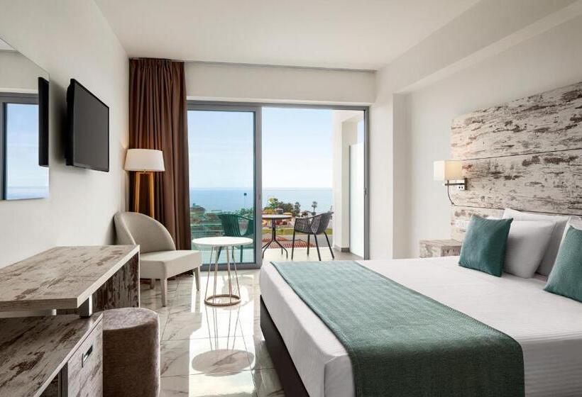Люкс Deluxe Кровать Кинг, Ramada Hotel & Suites By Wyndham Ayia Napa