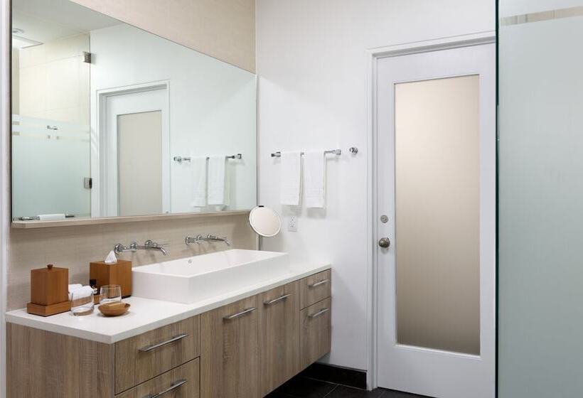 استودیو استاندارد با چشم‌انداز استخر, Wymara Resort & Villas