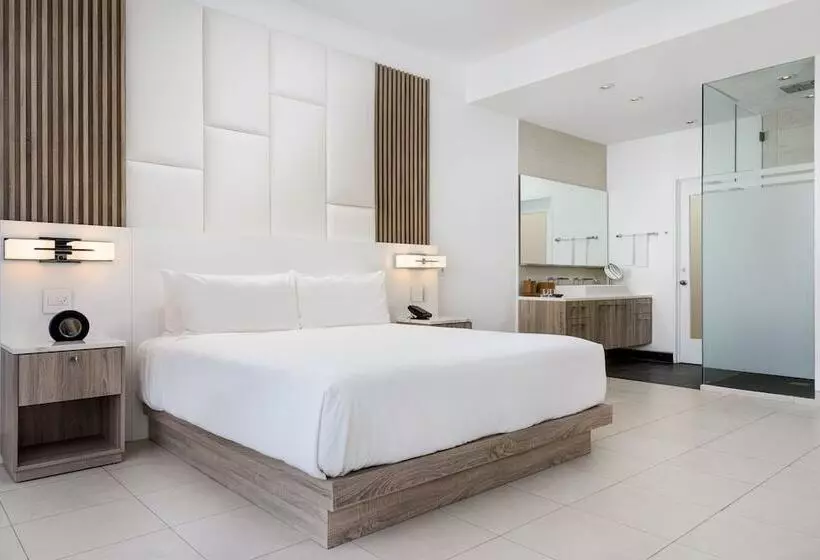 استودیو استاندارد با چشم‌انداز استخر, Wymara Resort & Villas
