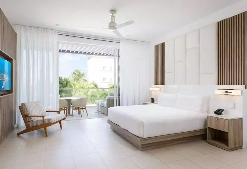استودیو استاندارد با چشم‌انداز استخر, Wymara Resort & Villas