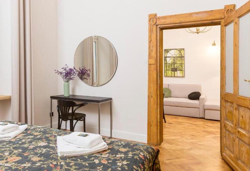 شقة غرفتين, Antique Apartments Plac Szczepański