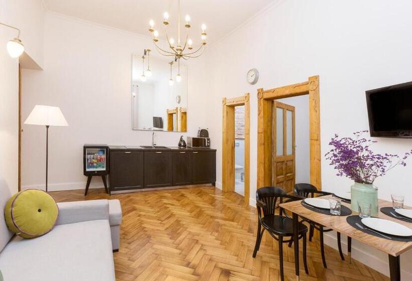 شقة غرفتين, Antique Apartments Plac Szczepański