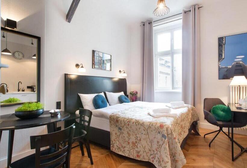 إستوديو قياسى, Antique Apartments Plac Szczepański
