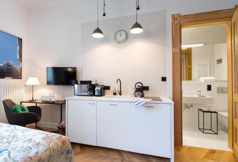 إستوديو قياسى, Antique Apartments Plac Szczepański