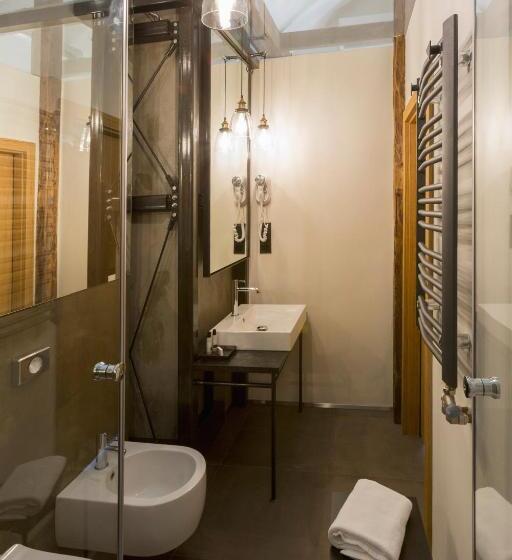 Студия Стандарт, Antique Apartments Plac Szczepański