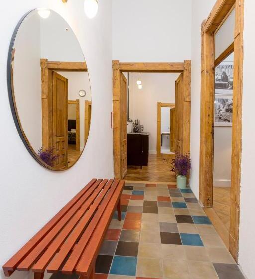 شقة غرفتين, Antique Apartments Plac Szczepański