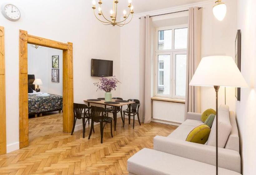 شقة غرفتين, Antique Apartments Plac Szczepański
