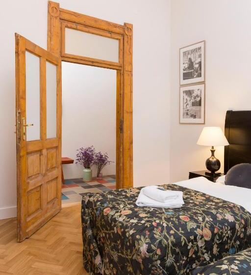 شقة غرفتين, Antique Apartments Plac Szczepański
