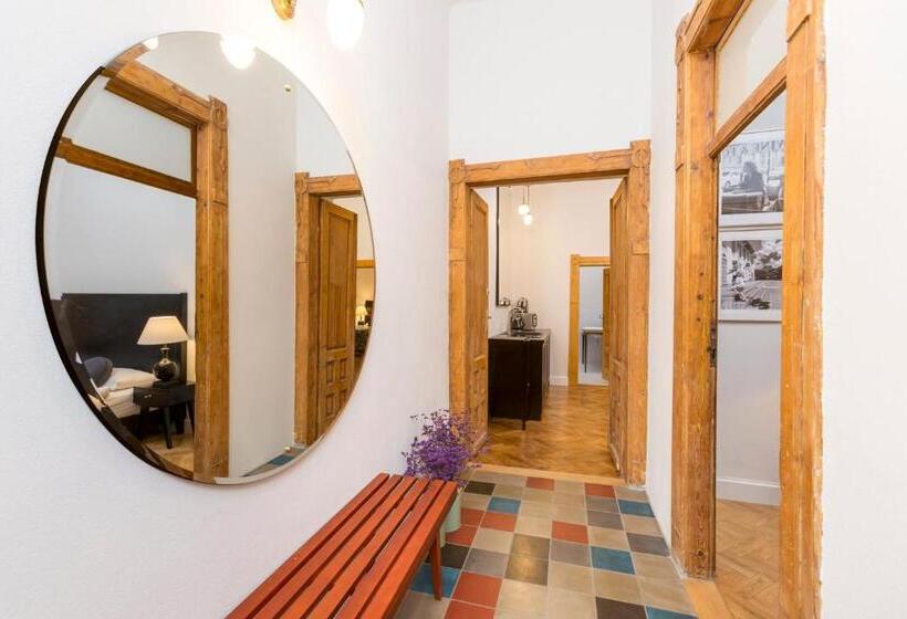 شقة غرفتين, Antique Apartments Plac Szczepański