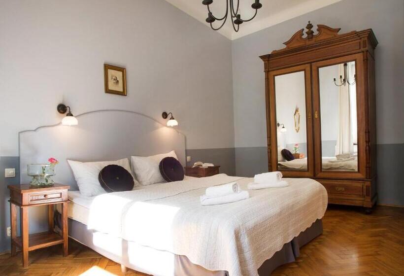 شقة غرفتين, Antique Apartments Plac Szczepański