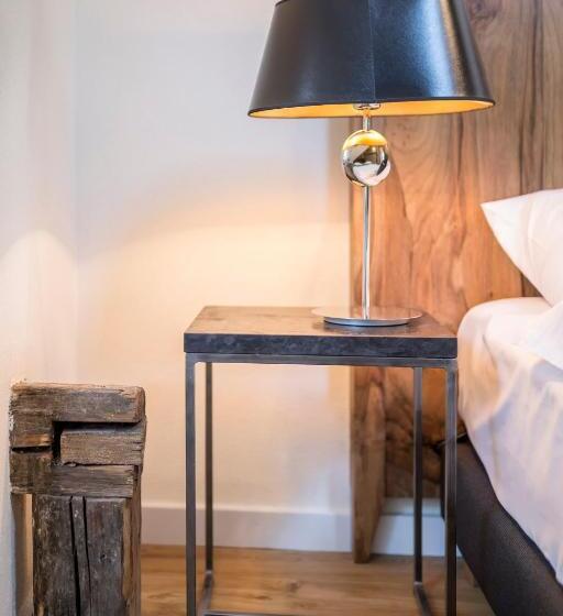 إستوديو قياسى, Antique Apartments Plac Szczepański