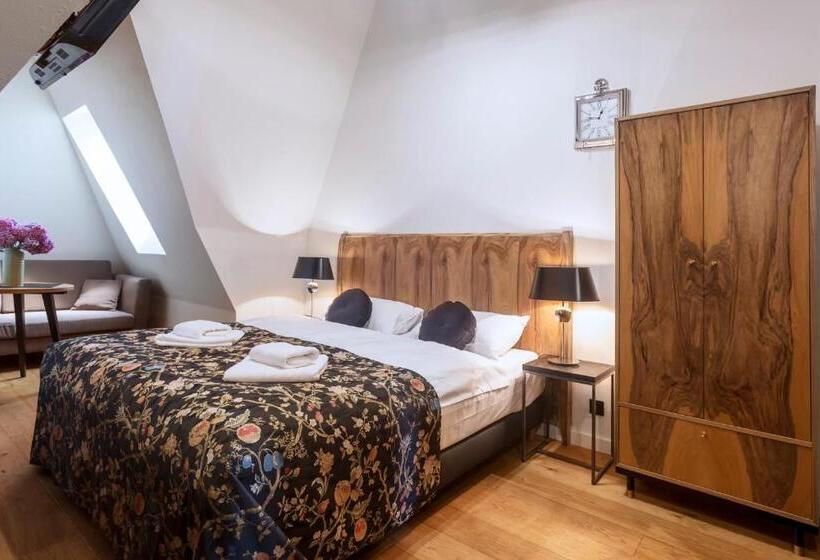 إستوديو قياسى, Antique Apartments Plac Szczepański