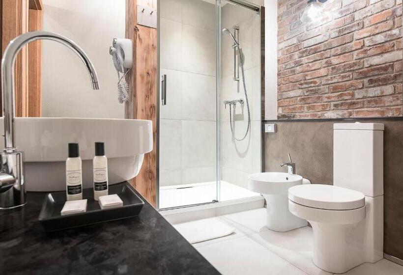 إستوديو قياسى, Antique Apartments Plac Szczepański