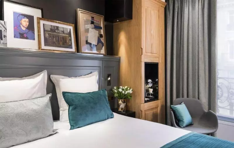 استودیوی استاندارد, Antique Apartments Plac Szczepański