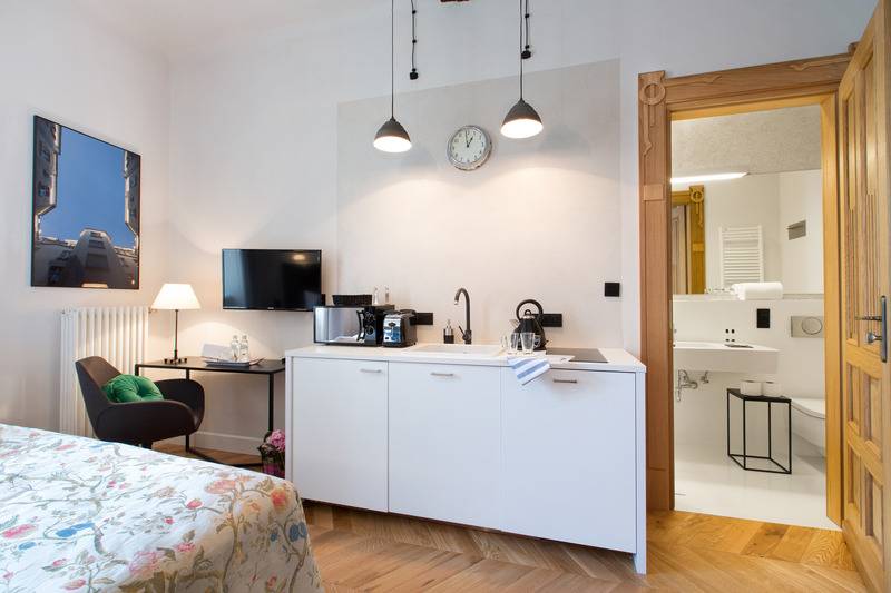 إستوديو قياسى, Antique Apartments Plac Szczepański