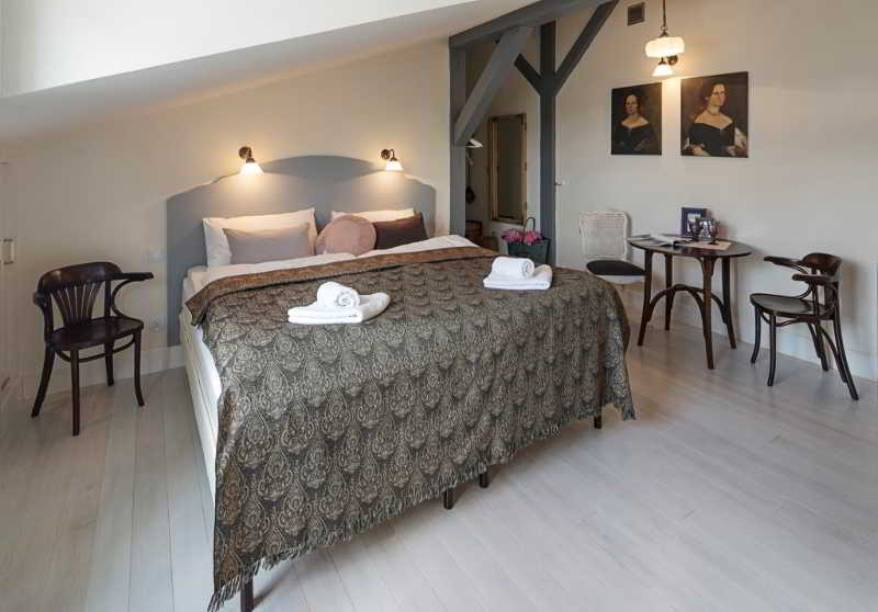 إستوديو قياسى, Antique Apartments Plac Szczepański