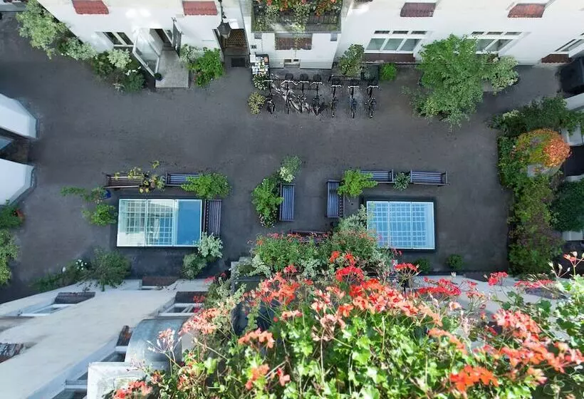 استودیوی استاندارد, Antique Apartments Plac Szczepański