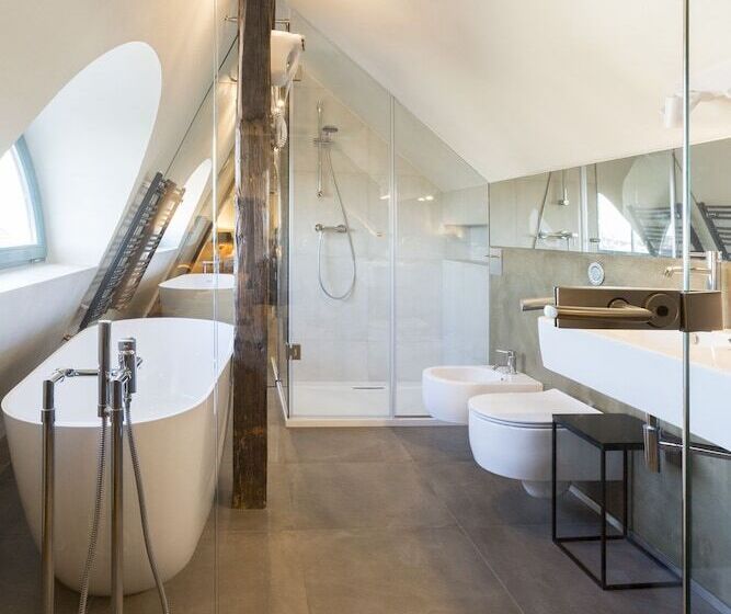 إستوديو قياسى, Antique Apartments Plac Szczepański